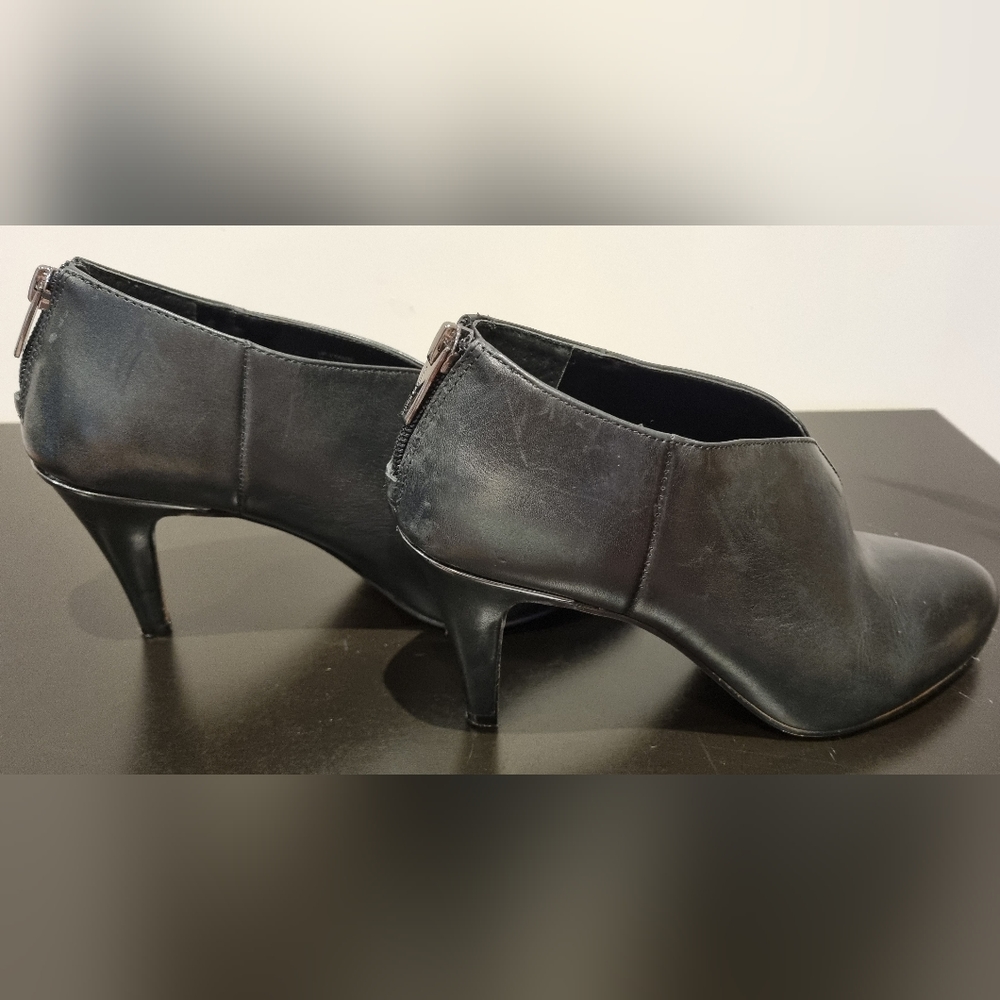 VINCE CAMUTO Vyammi Black Leather Women's Zip-Up Bootlets Size 7.5 B/38 3" Heel - Picture 3 of 13